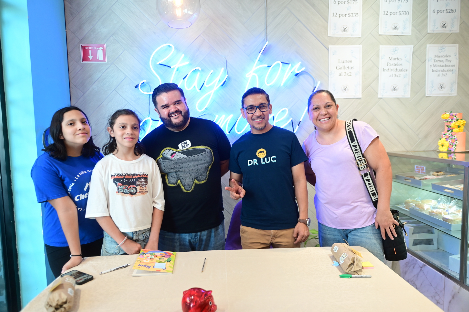 Fernanda, Silvia y Lulú junto a Rafa y Dr. Luc (EL SIGLO DE TORREÓN)
