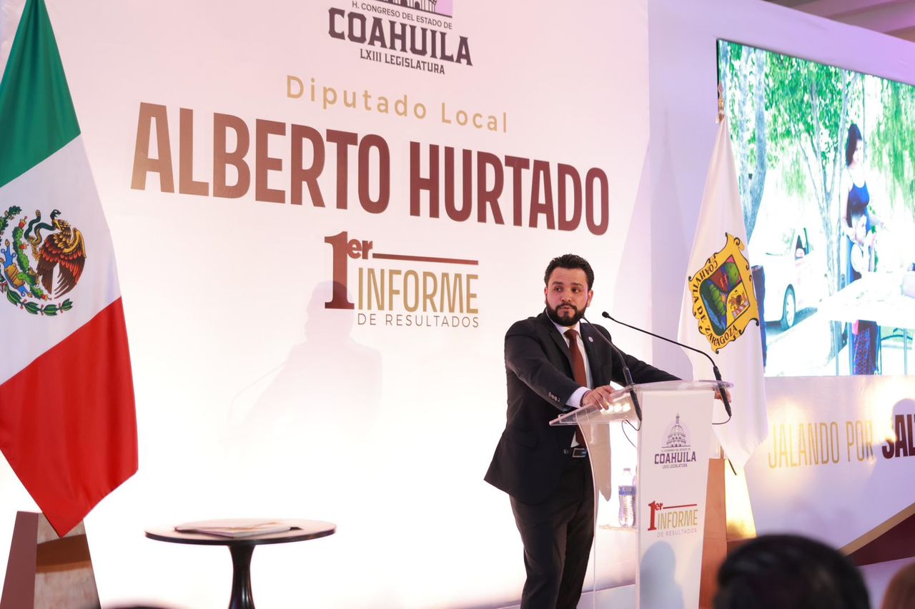 El diputado Alberto Hurtado en su informe legislativo.