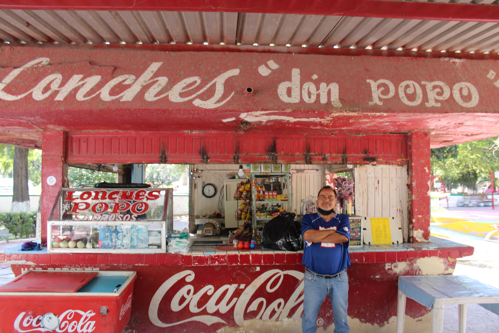  Rodolfo, 'El Popo', siempre está ahí, de ocho de la mañana a nueve de la noche, listo para atender al cliente. (DANIELA CERVANTES)