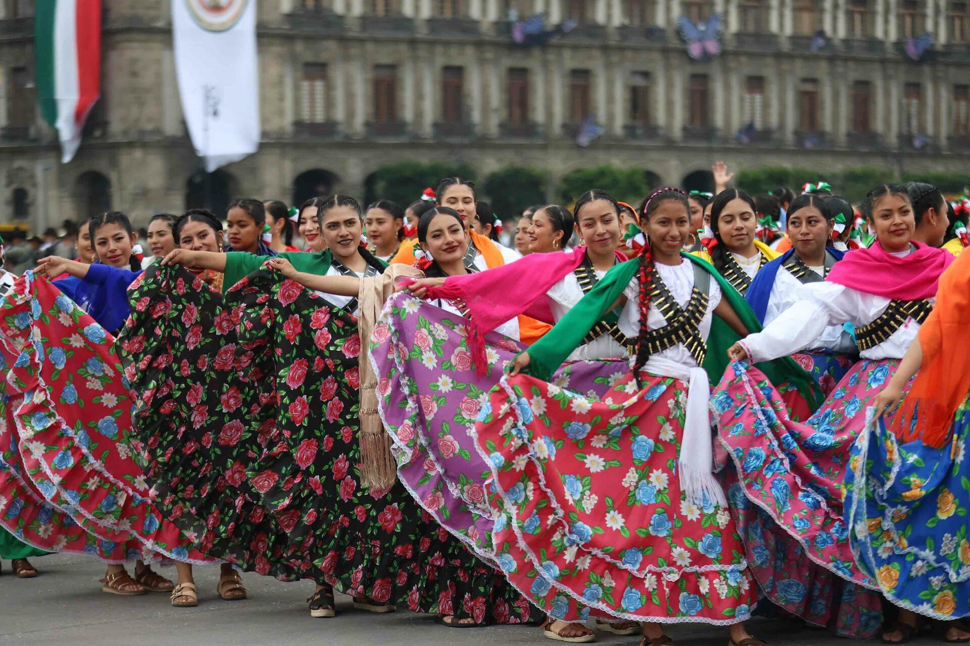 Desfile de aniversario de la Revolución Mexicana en Ciudad de México