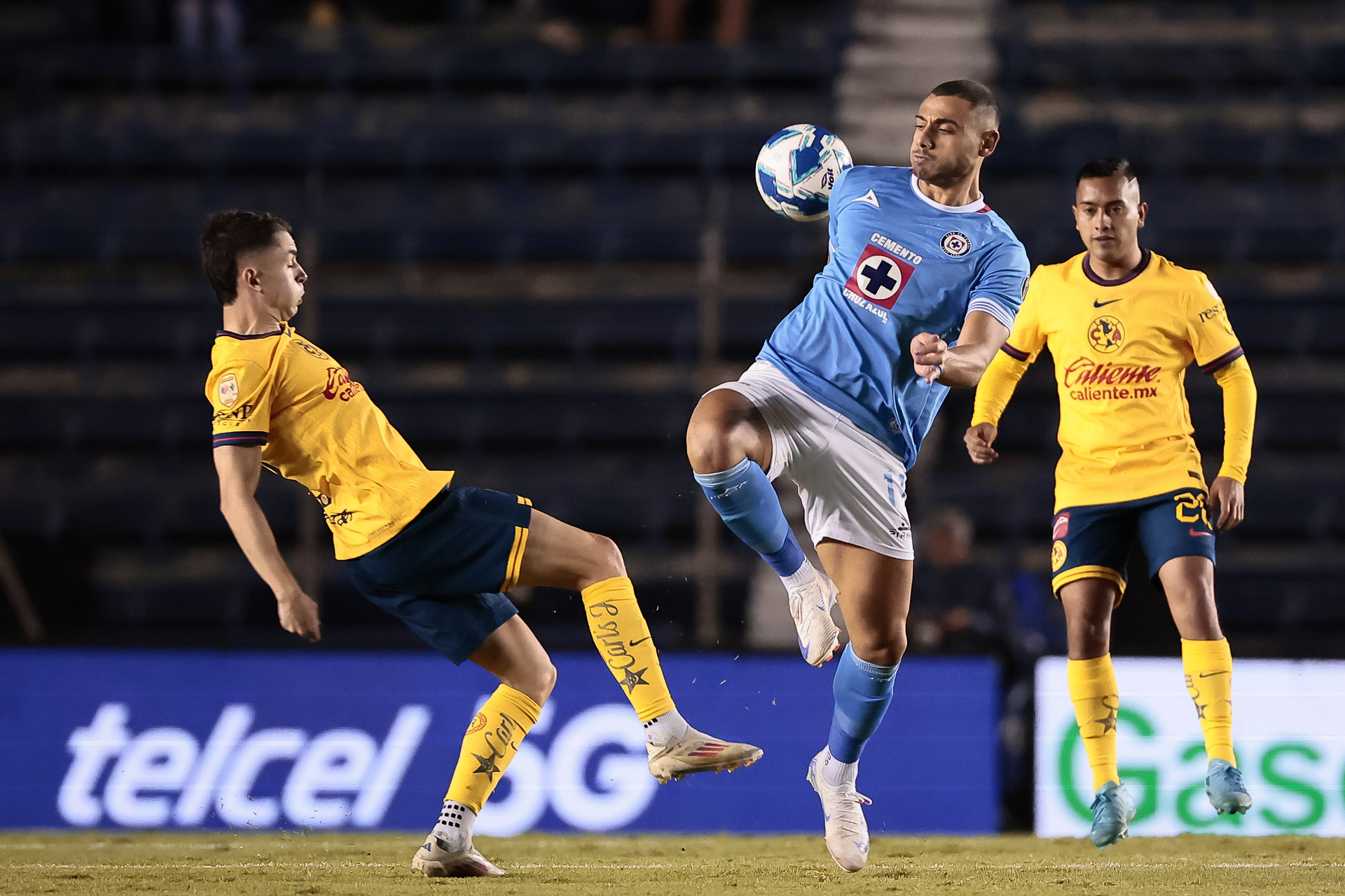 ¿Giakoumakis podría salir de Cruz Azul en el Clausura 2025?