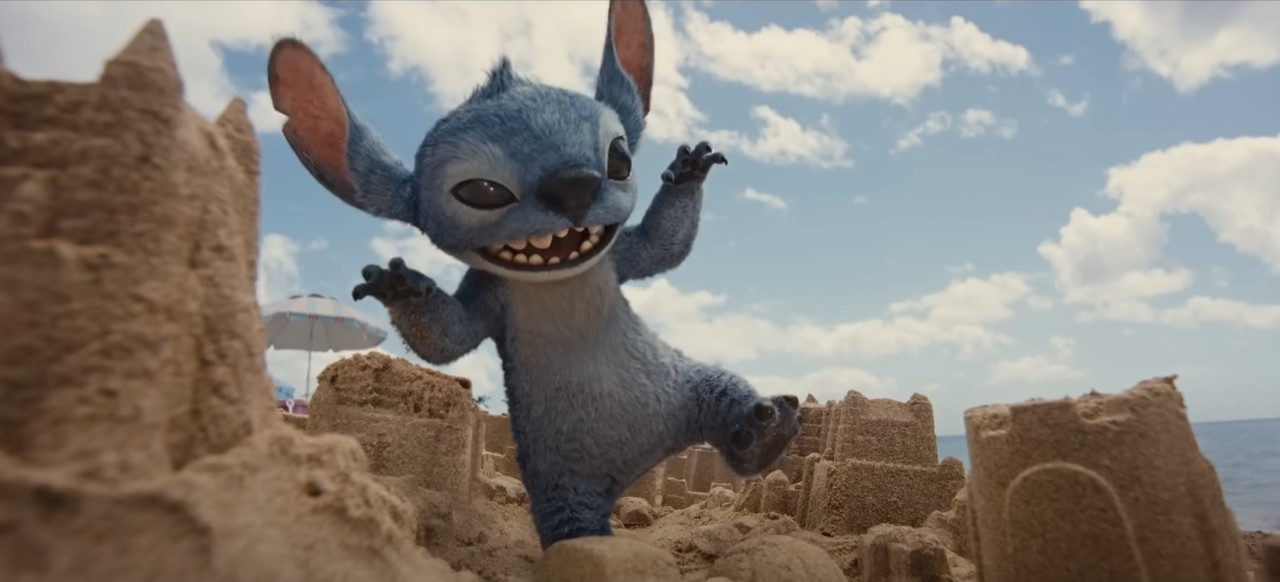 Avance. En este adelanto se ve a Stitch destruyendo un castillo de arena.