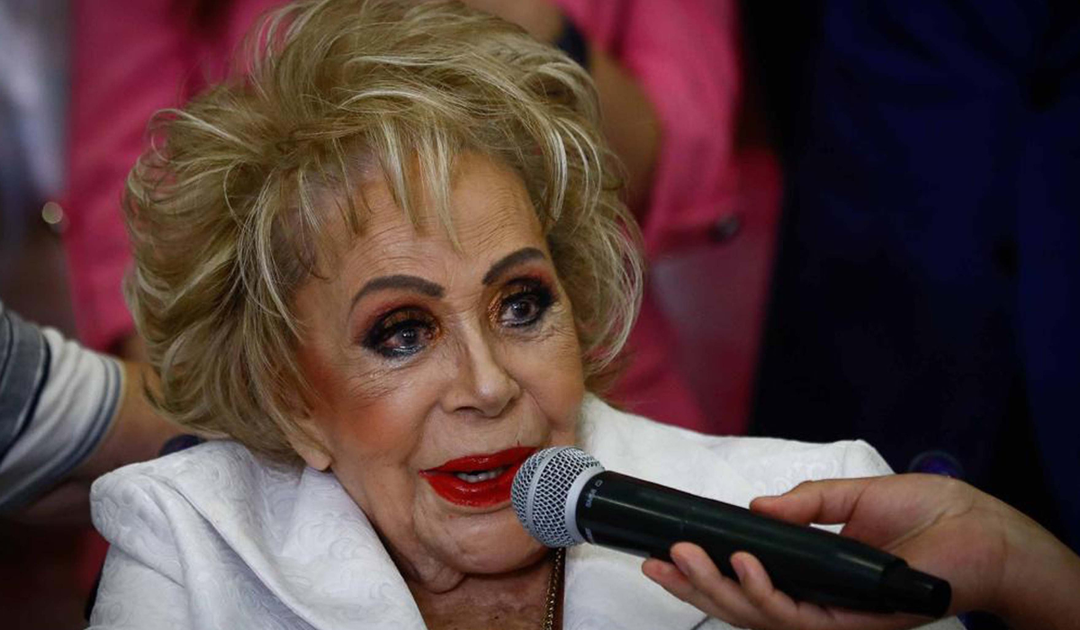 Silvia Pinal continua hospitalizada mientras que su familia guarda silencio de su salud