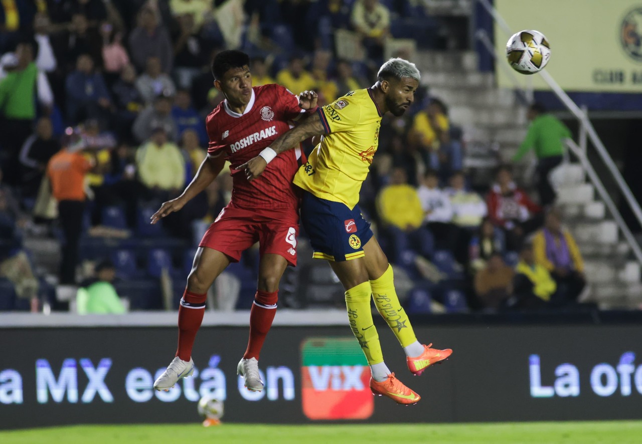 El delantero uruguayo de las Águilas, Rodrigo Aguirre, marcó un doblete en el primer cotejo.