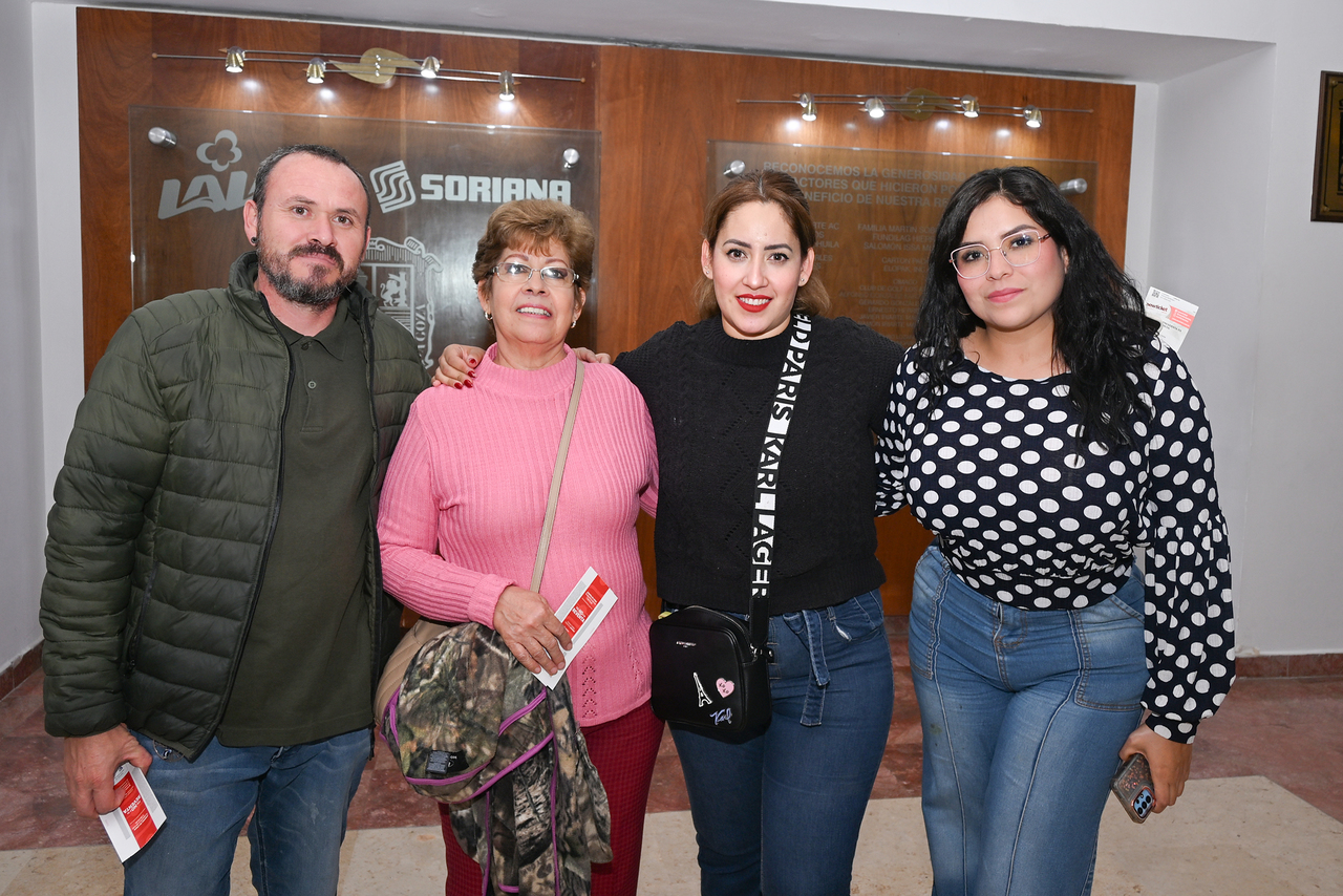 José, Oly, Paloma y Dulce.