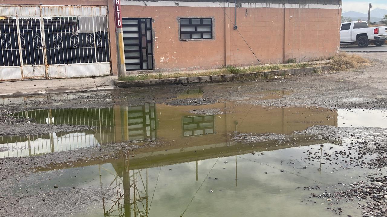 Vecinos de la colonia G. Meraz piden solución definitiva a los brotes de aguas negras. (EL SIGLO DE TORREÓN)