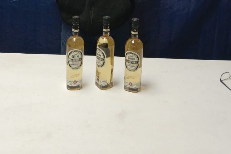 Hombre intenta robar tres botellas de tequila de Soriana; terminó en las celdas