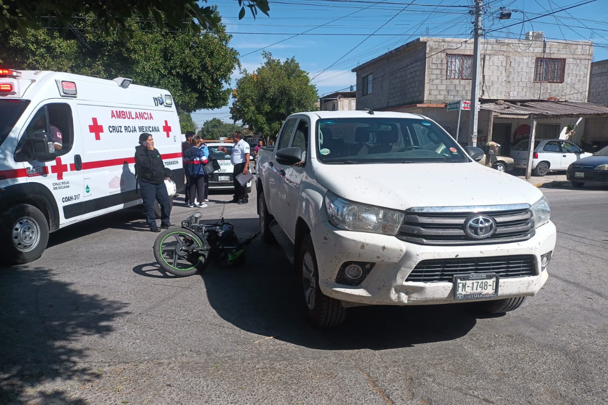 Choque entre camioneta y moto en Torreón deja daños materiales de 8 mil pesos