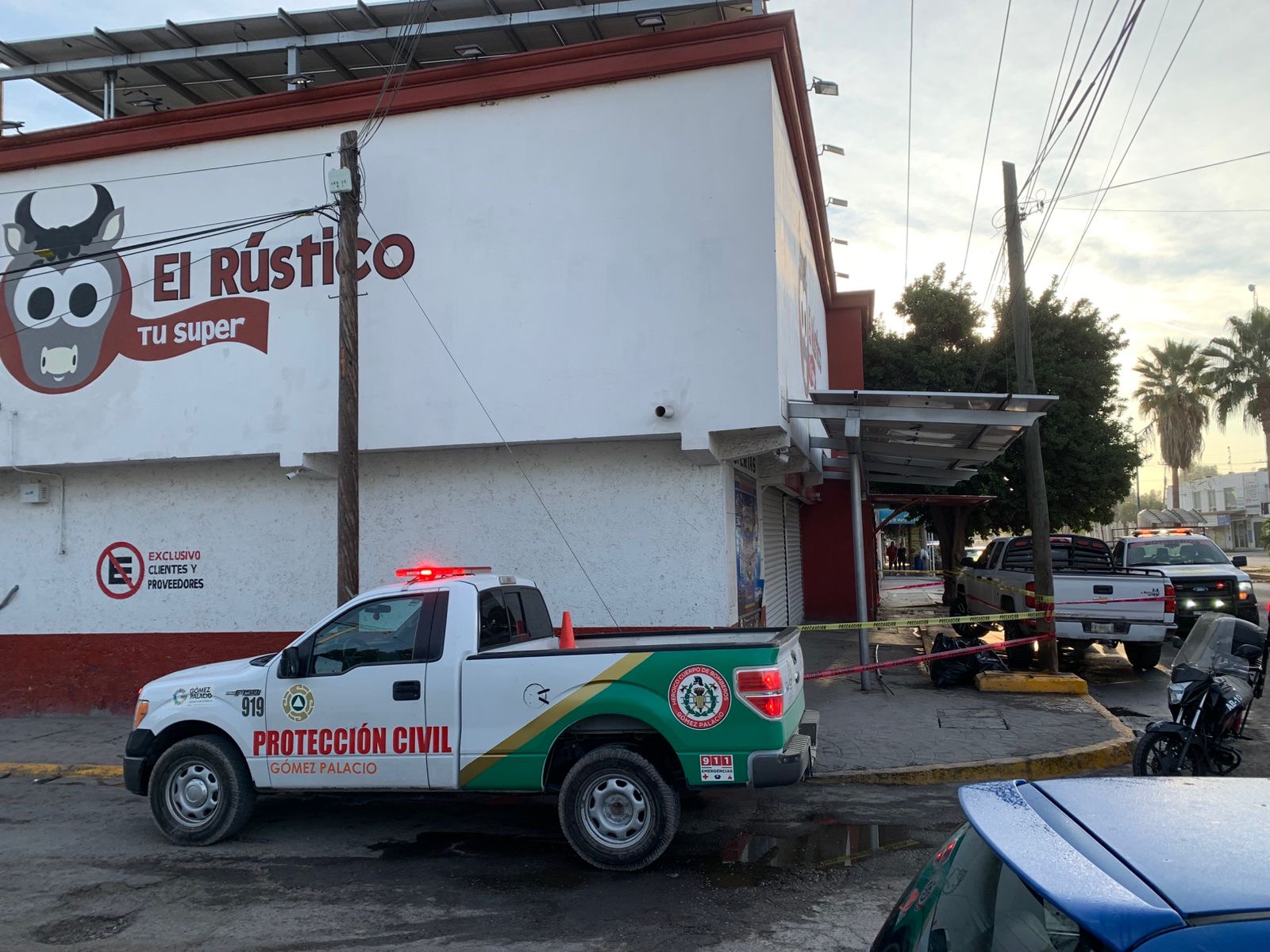 Muere por descarga eléctrica al limpiar paneles solares de negocio en Gómez Palacio