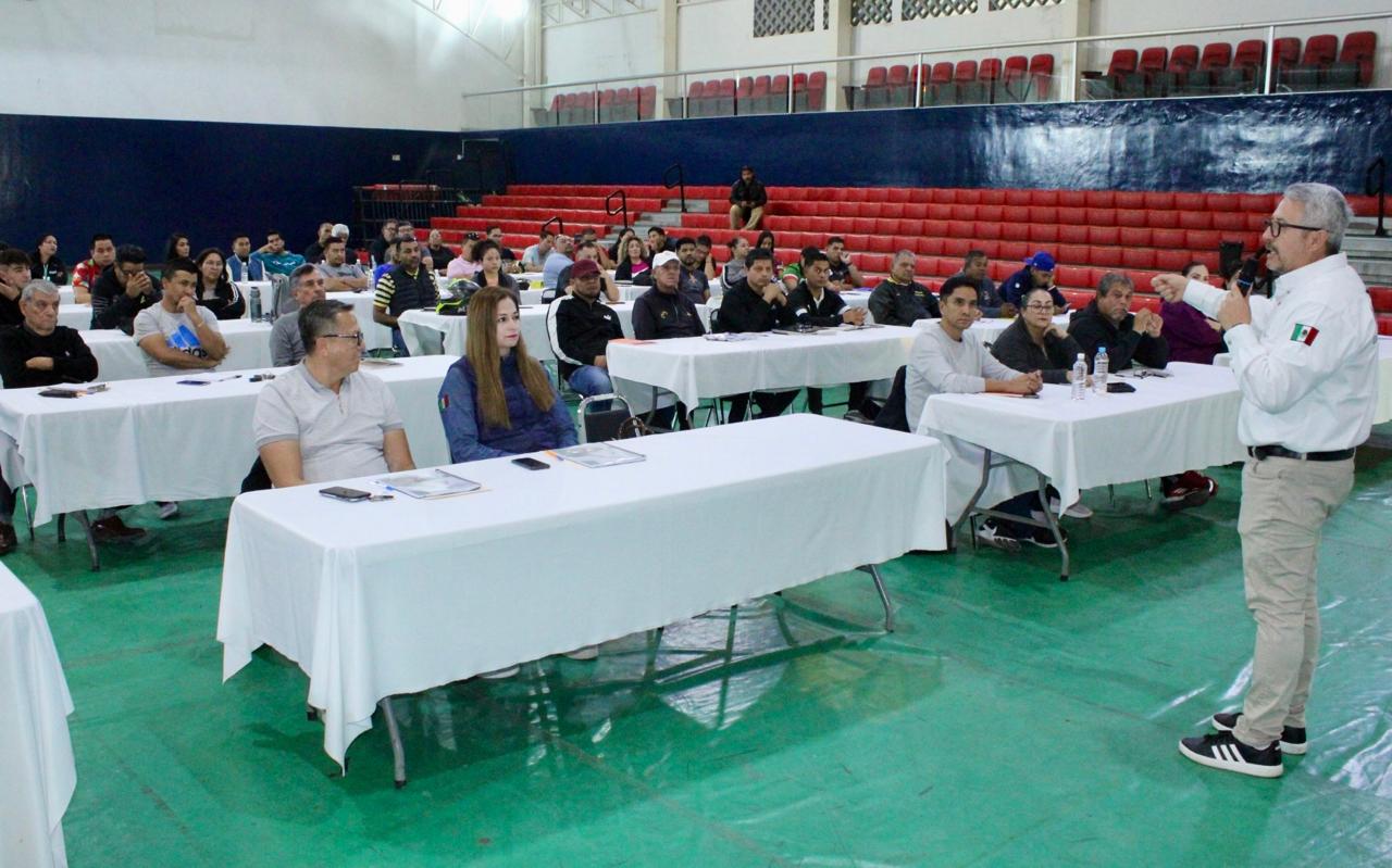 Entrenadores de la región estuvieron presentes en la sesión. (Cortesía)