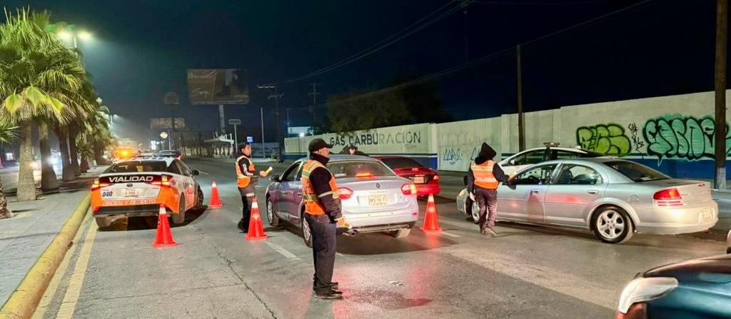 Exhortan a la ciudadanía a celebrar de manera responsable y evitar conducir si se ingieren bebidas alcohólicas en los festejos. (ARCHIVO)