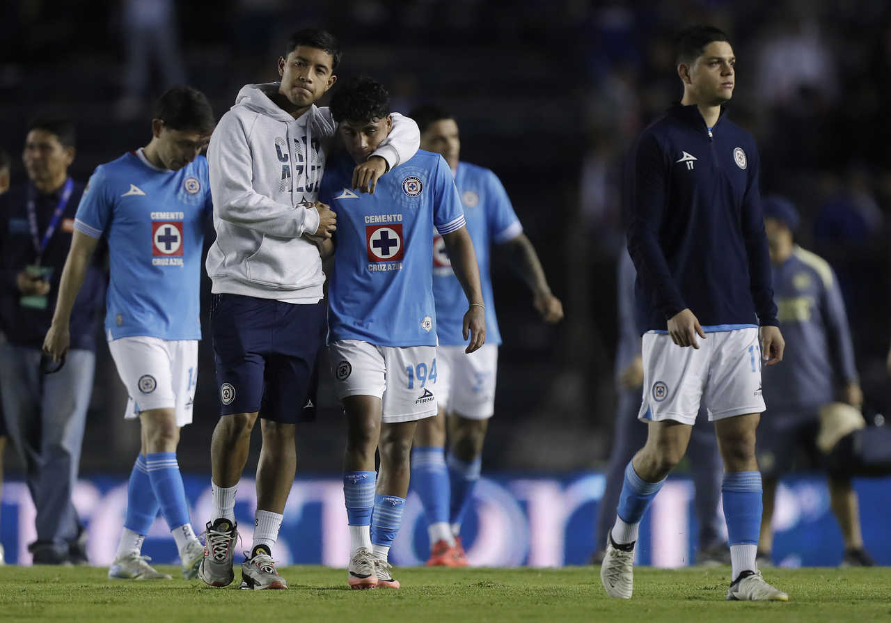 Elementos cementeros se lamentan luego de perder ante los azulcremas, con un gol de penal en el descuento.