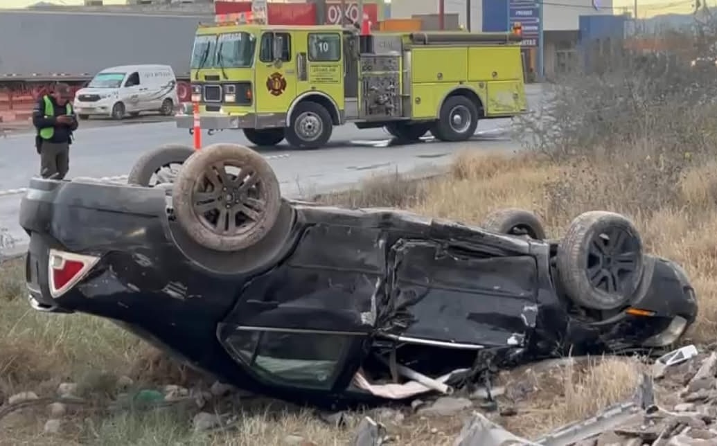 Choque y volcadura deja 3 lesionados en Arteaga