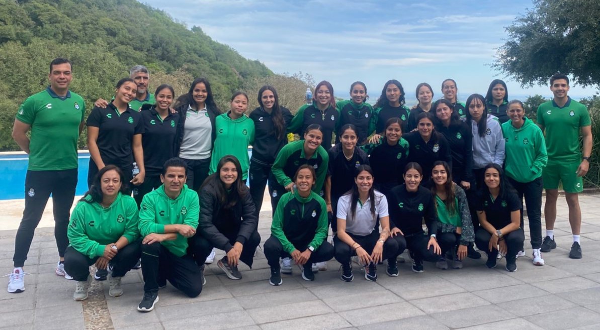 Unas renovadas e ilusionadas jugadoras del Santos Laguna Femenil, se
enfocan en el trabajo de base para tener un mejor torneo. (Club Santos)