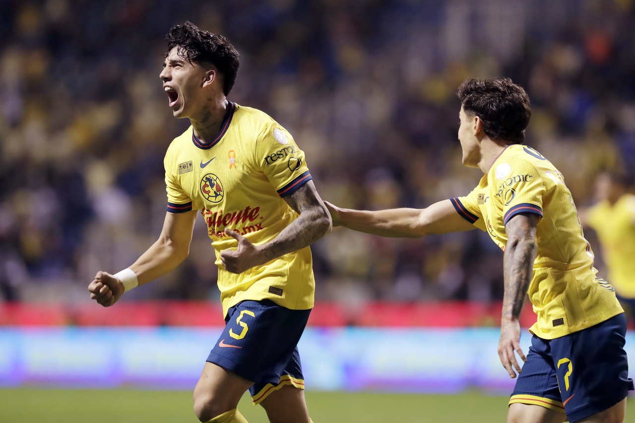 Kevin Álvarez (i) y Alejandro Zendejas (d) fueron los artifices de la remontada azulcrema en la ida de la gran final del futbol mexicano.