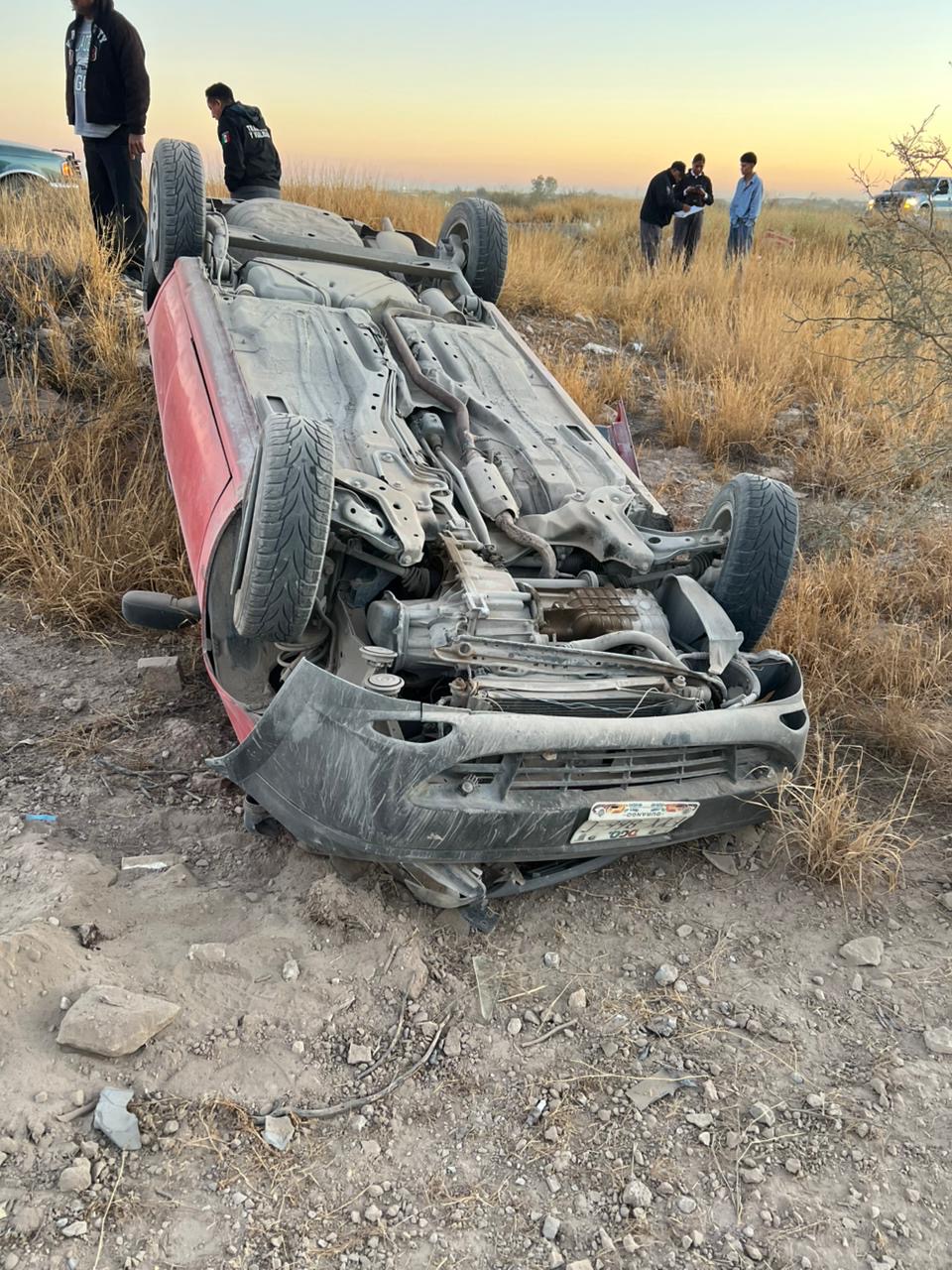 Joven embarazada resulta lesionada tras volcadura en Gómez Palacio