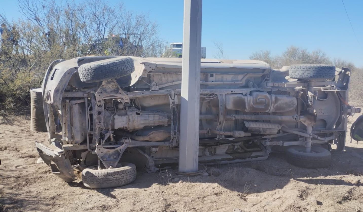 Volcadura en Mapimí deja un muerto y siete lesionados