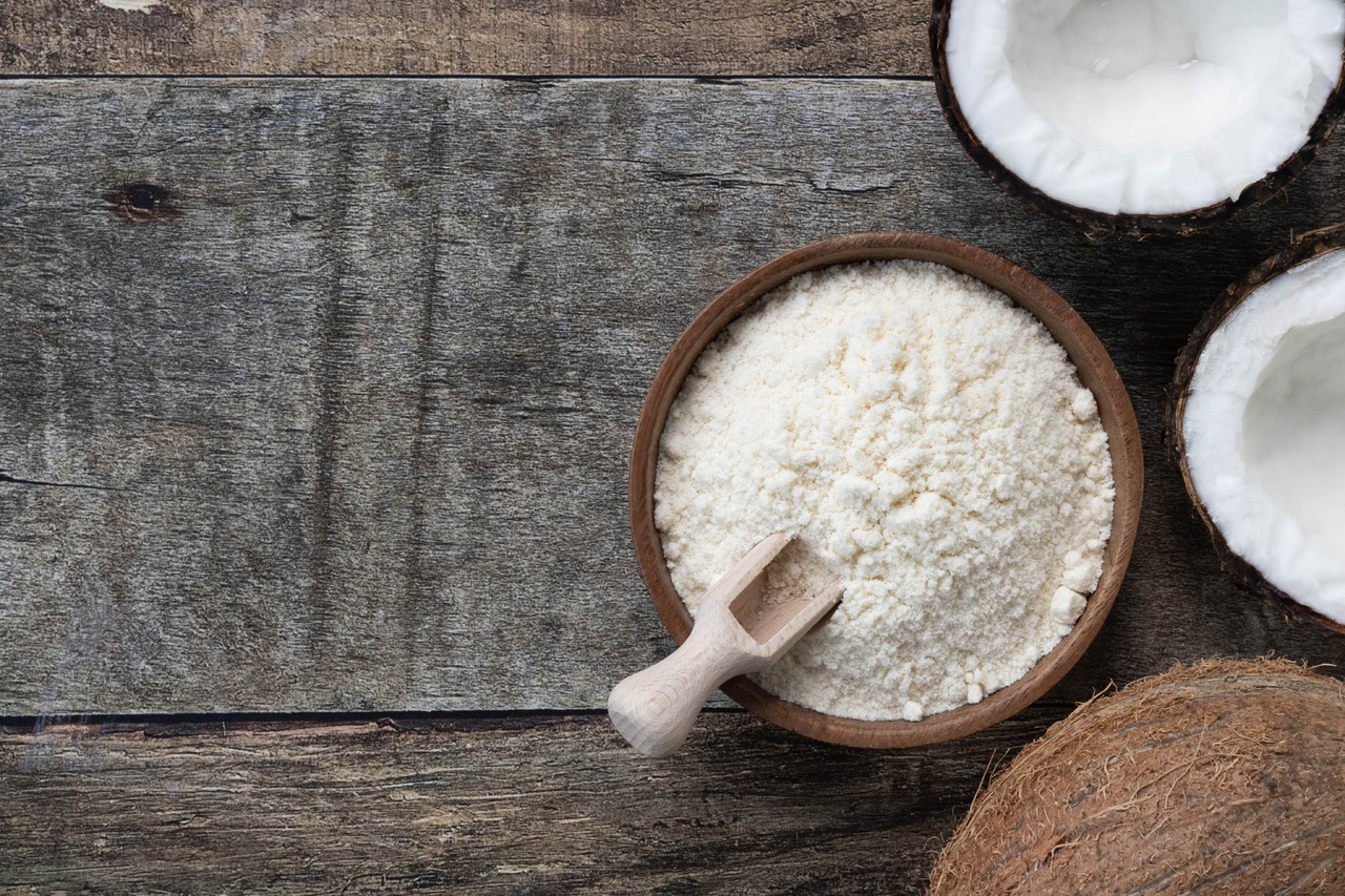 Consumir harina de coco y harina de avena ayuda a controlar el azúcar en sangre y prevenir picos de insulina.