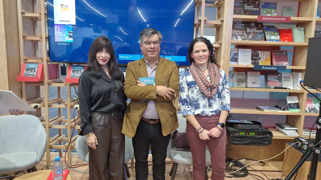 Dra. Emilce Cuda, Secretaria de la Pontificia Comisión para América Latina; Mtro. Juan Luis Hernández Avendaño, Rector de la Ibero Torreón; y Dra. Ana Paula Hernández, Coordinadora del Diálogo Nacional por la Paz.