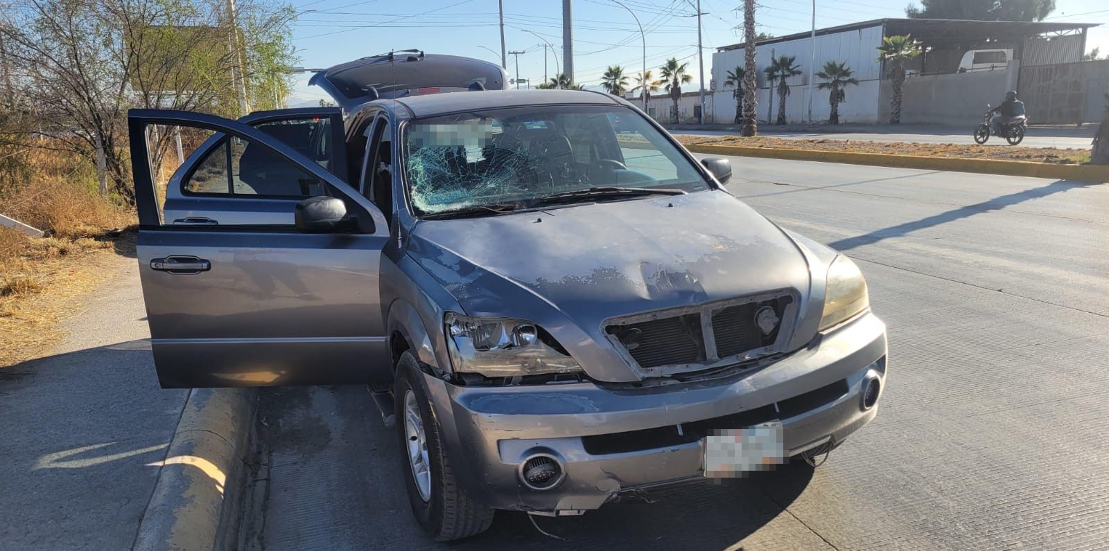 Camioneta de la marca Kia, línea Sorento, modelo 2005. (EL SIGLO DE TORREÓN)