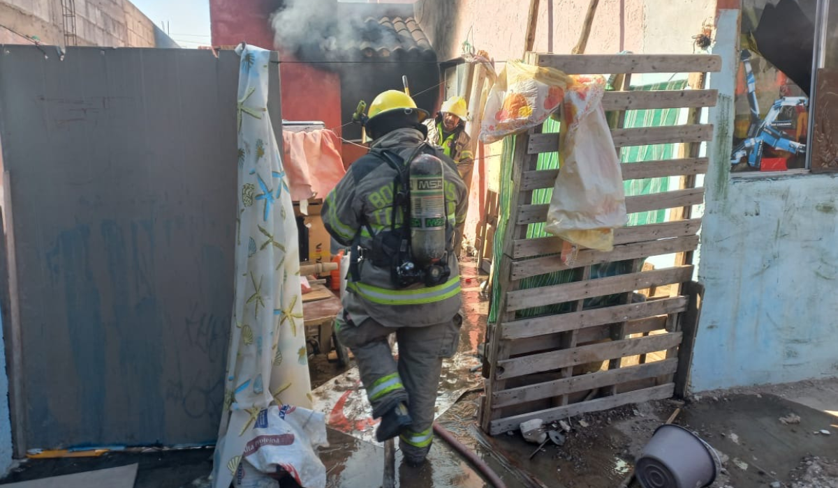 Bomberos controlan incendio en vivienda de Monterreal, sin heridos reportados