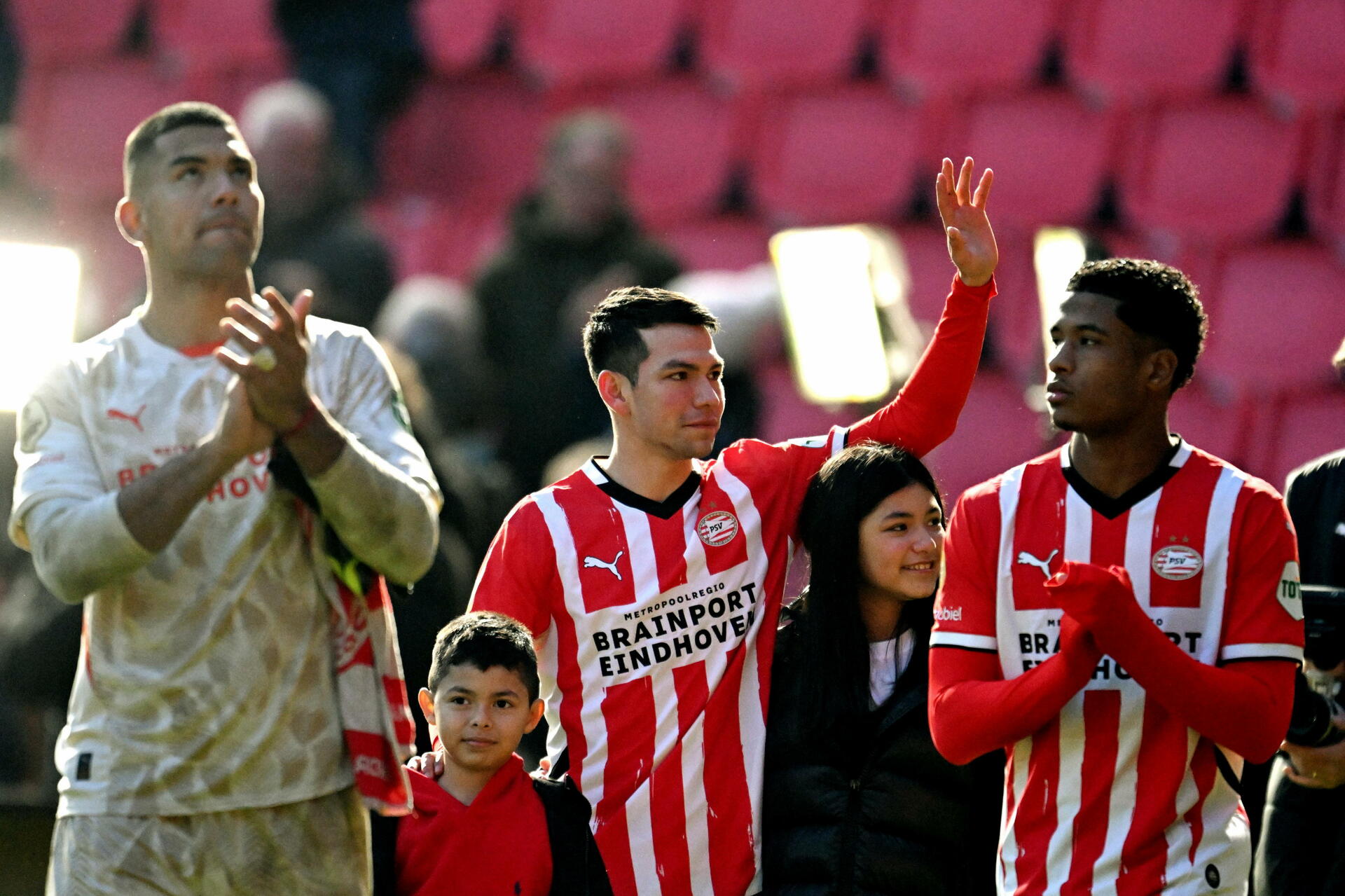 'Chucky' Lozano se despide del PSV y del futbol europeo