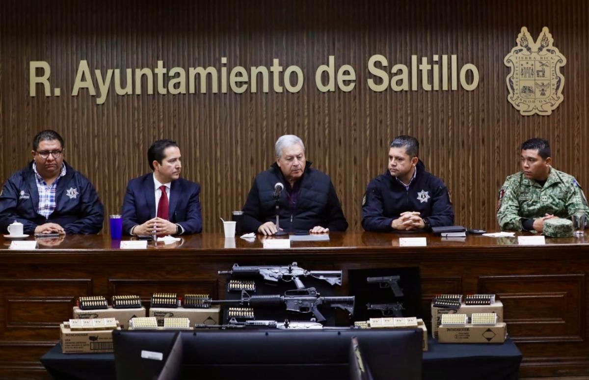 Entrega alcalde de Saltillo cartuchos para armas de la Comisaría de Seguridad