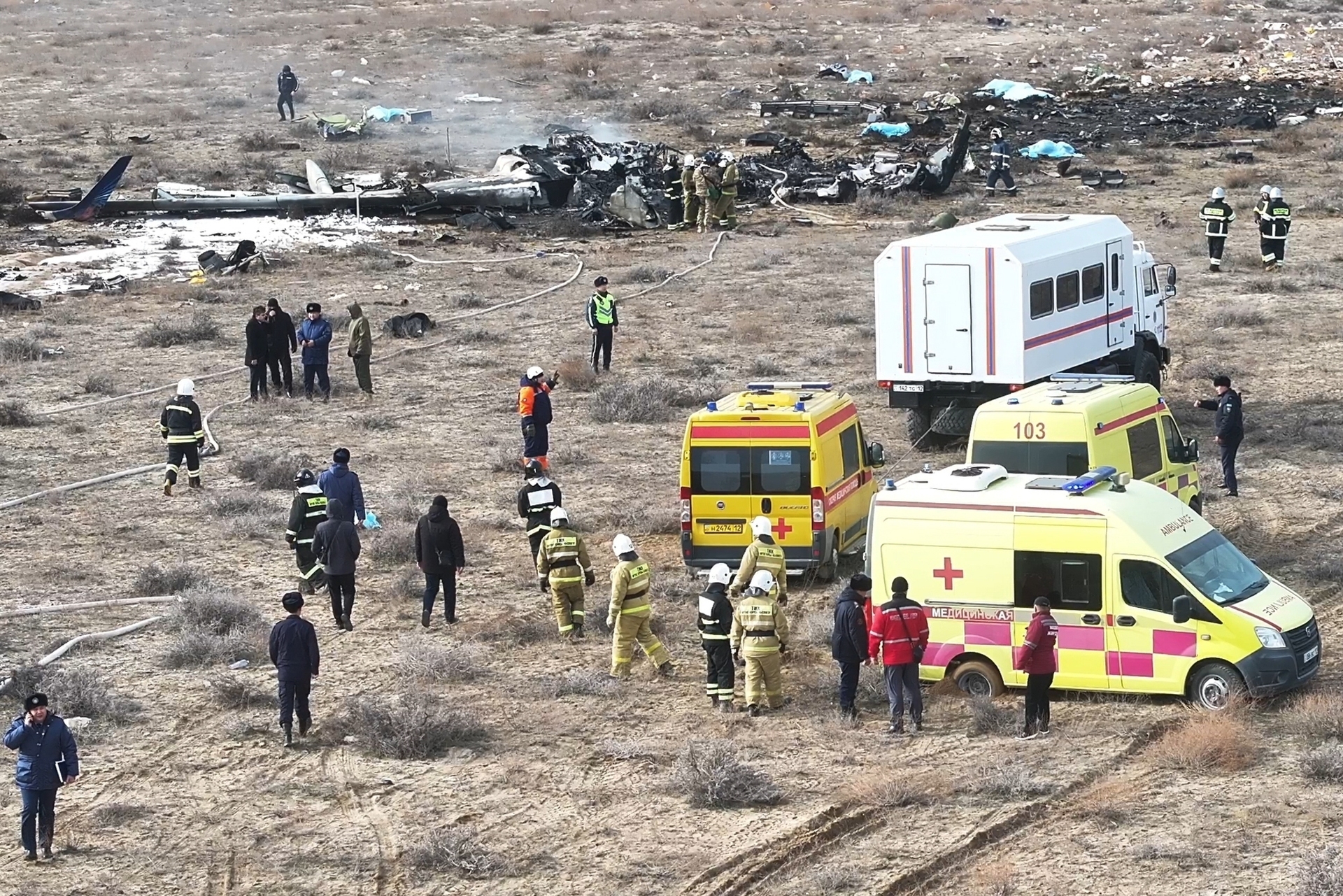 Avión se estrella en Kazajistán y mueren decenas de personas