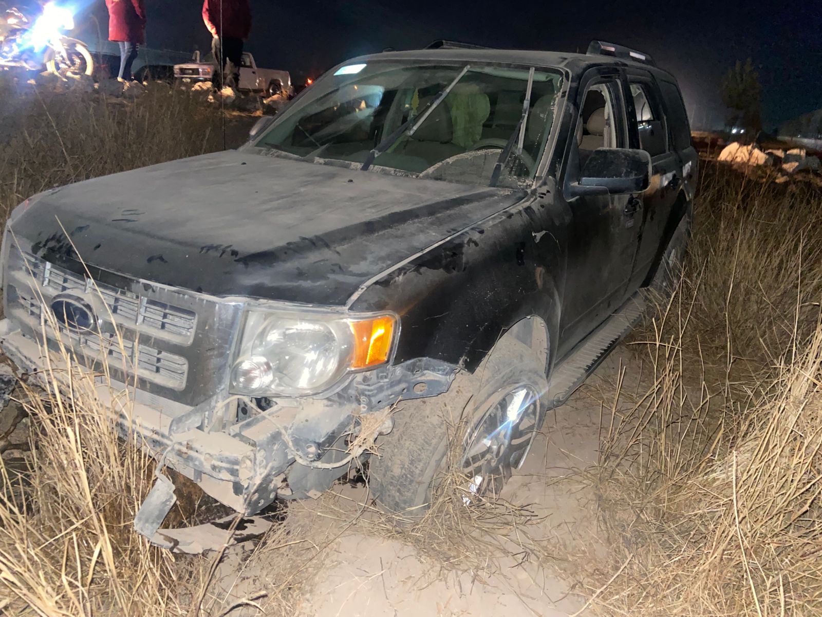 Pierde el control de su camioneta y se sale del camino en la zona rural de Gómez Palacio