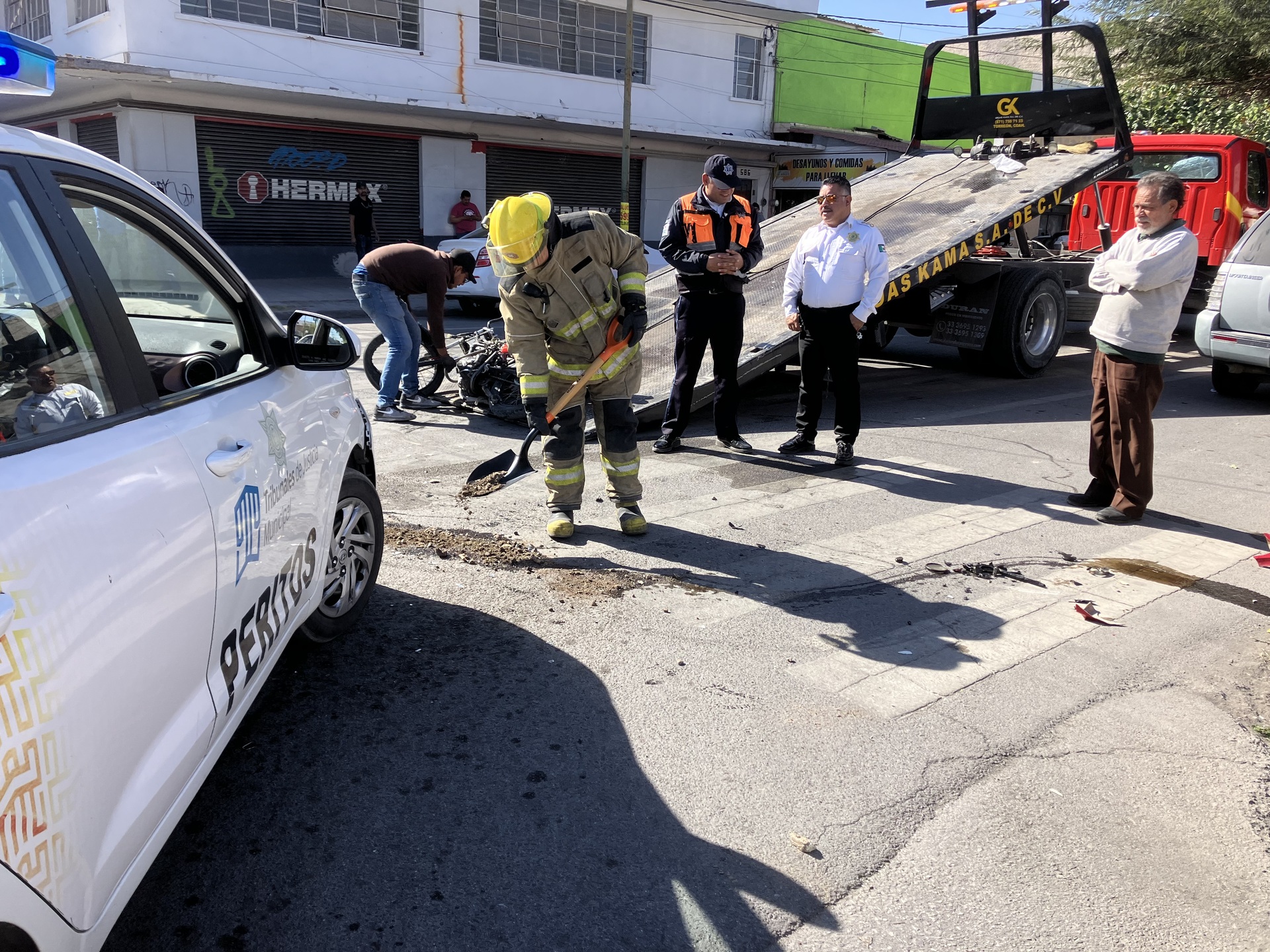 Motociclista se impacta contra camión de la ruta San Joaquín en Torreón