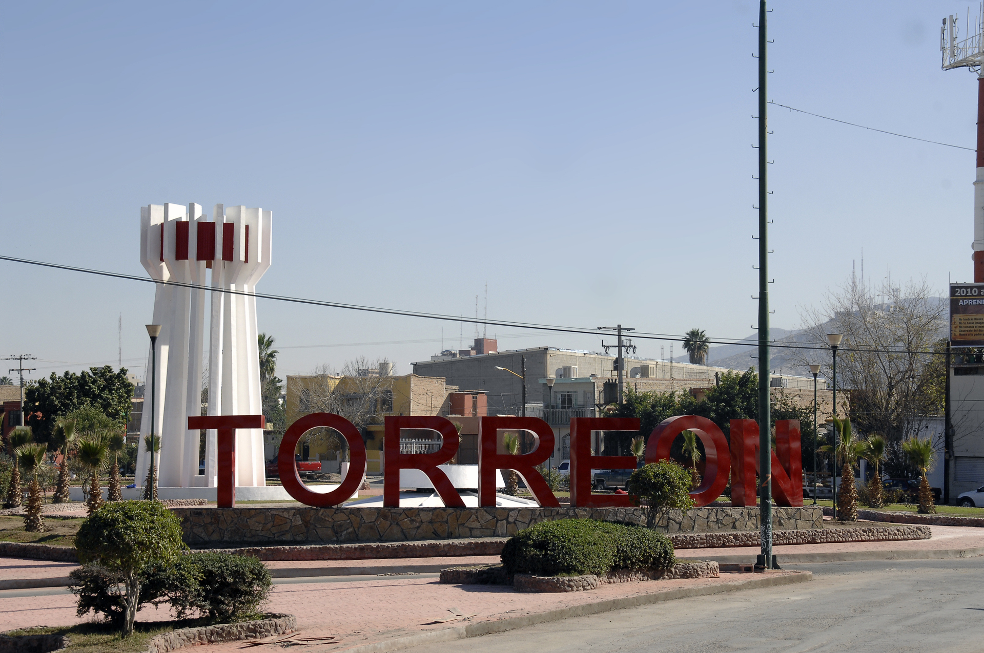 Retiro. El Torreón fue desarmado y retirado el 9 de marzo de 2017 por órdenes de las autoridades municipales. Su retiro se justificó como parte de las obras para la instalación de la terminal Nazas del Metrobús. (EL SIGLO DE TORREÓN)