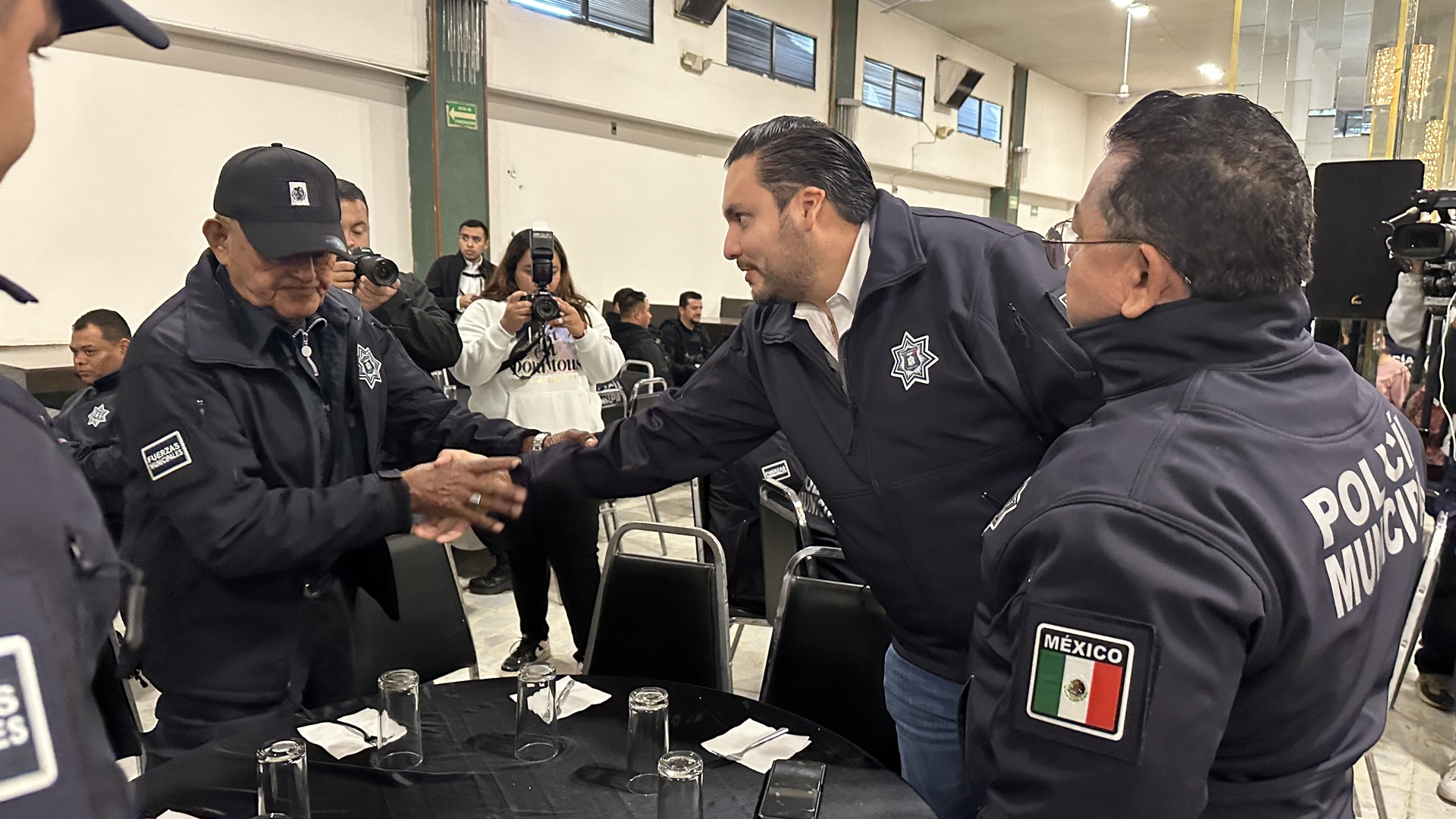 Ayuntamiento de Monclova celebra Día del Policía, en un evento encabezado por el alcalde Carlos Fernando Villarreal Pérez. (SERGIO A. RODRÍGUEZ) 