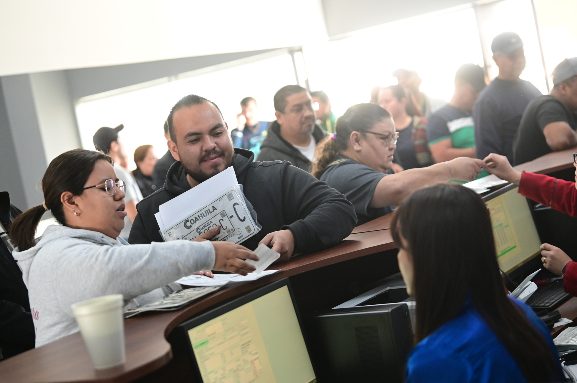 Comenzó el canje de placas en los módulos de la Recaudación
de Rentas, trámite que en Coahuila se realiza cada tres años. (EL SIGLO DE TORREÓN)