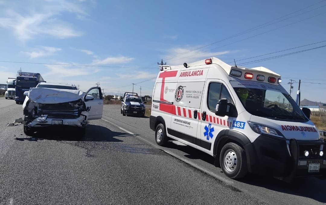 Imprudente conductor provoca choque en la Saltillo - Monterrey