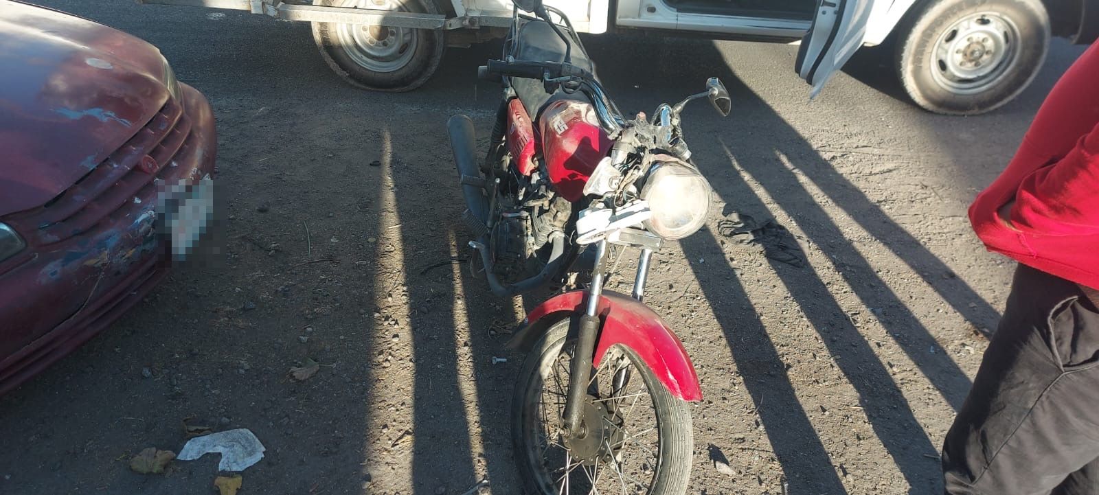 Motocicleta de la marca Italika, modelo 2021, color rojo. (EL SIGLO DE TORREÓN)