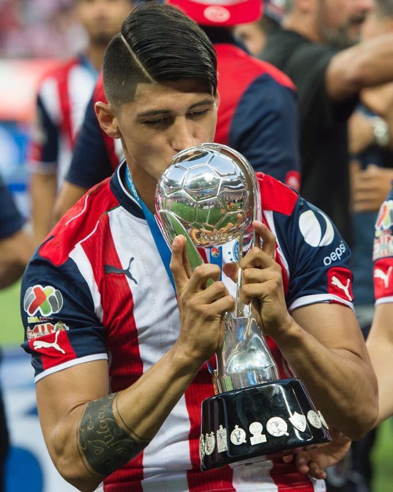 El delantero mexicano Alan Pulido estaría viajando en las próximas horas para ser presentado como nuevo jugador del Rebaño.