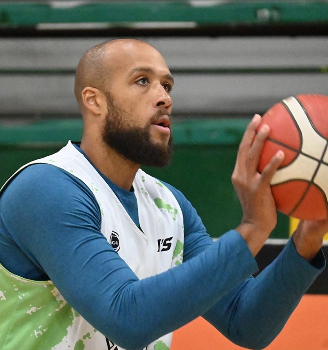 El jugador pívot y delantero de poder estadounidense, Gerard De Vaughn, se sumará al cuadro lagunero tras su paso por equipos en nuestro país como Libertadores de Querétaro o Huracanes de Tampico.