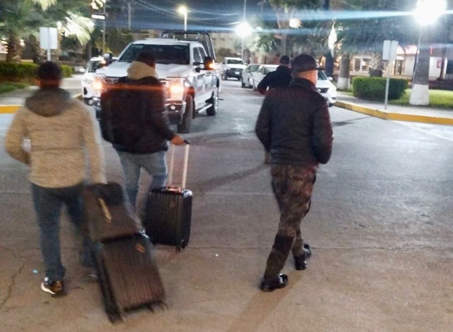 Turistas de Nuevo León sufren extorsión telefónica, agentes del
GRT impiden embauco. (EL SIGLO DE TORREÓN)