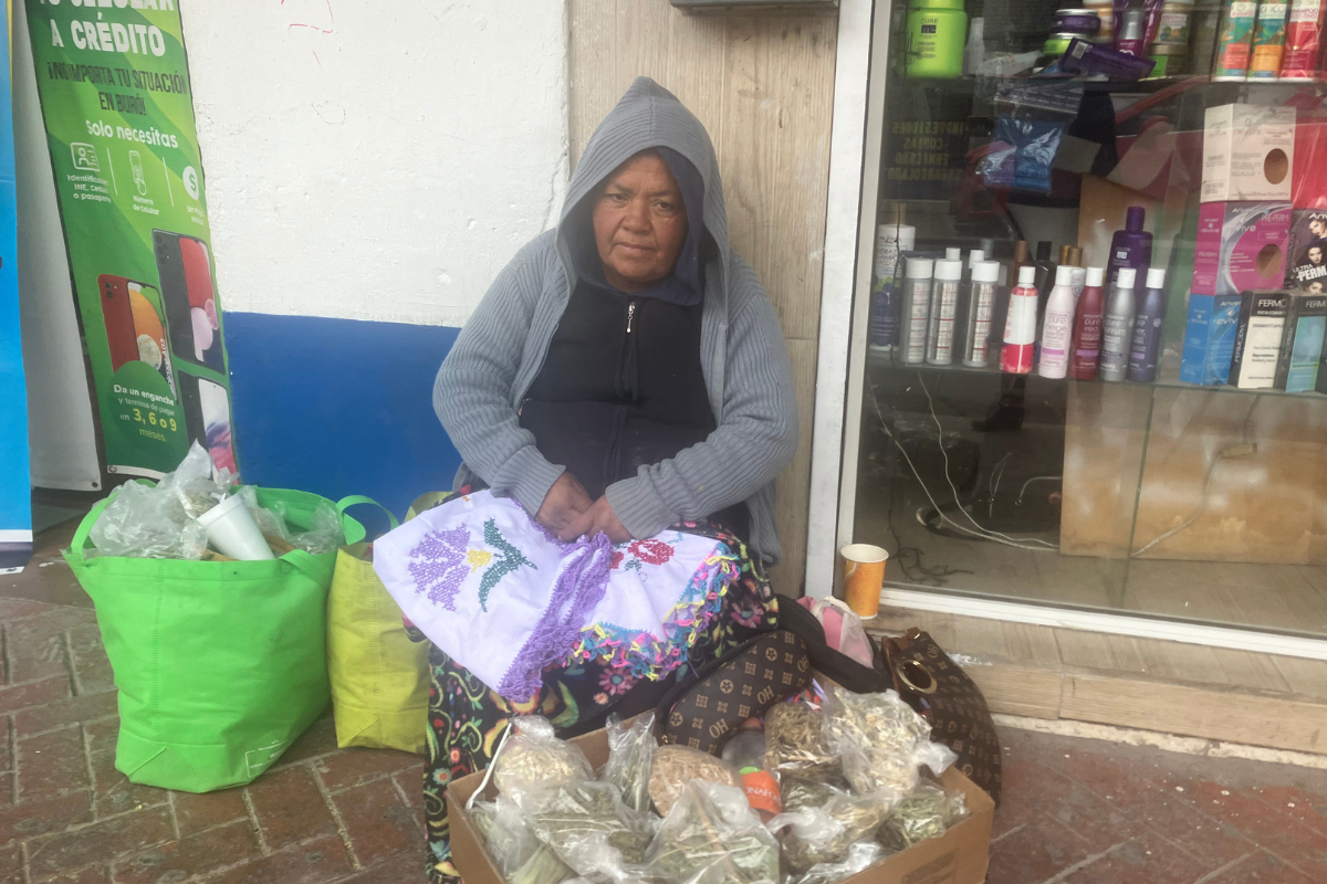 Bertha enfrenta el frío para vender y sostener a su familia