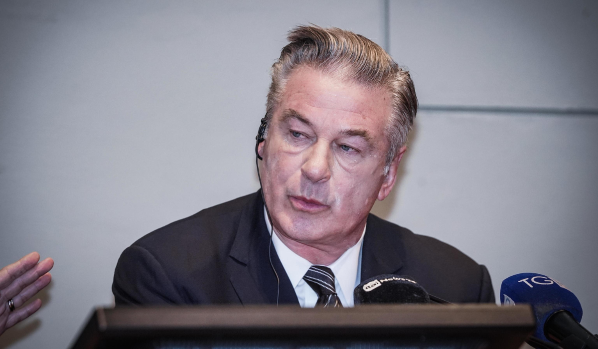 Alec Baldwin demanda a fiscales del caso 'Rust'