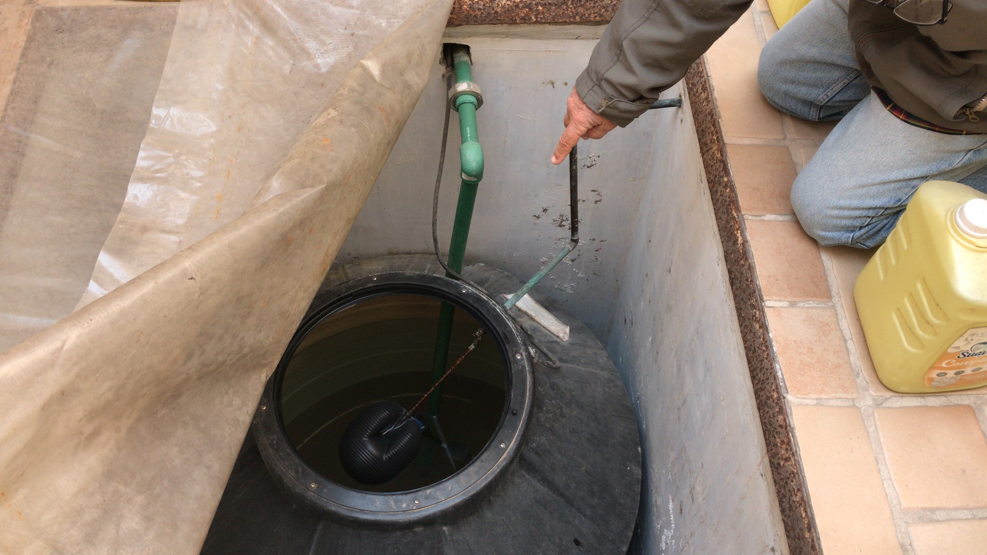 Ahora fueron vecinos del sector Centro de Torreón quienes se quejaron de que desde hace tres días
no tienen ni una sola gota de agua. (EL SIGLO DE TORREÓN)