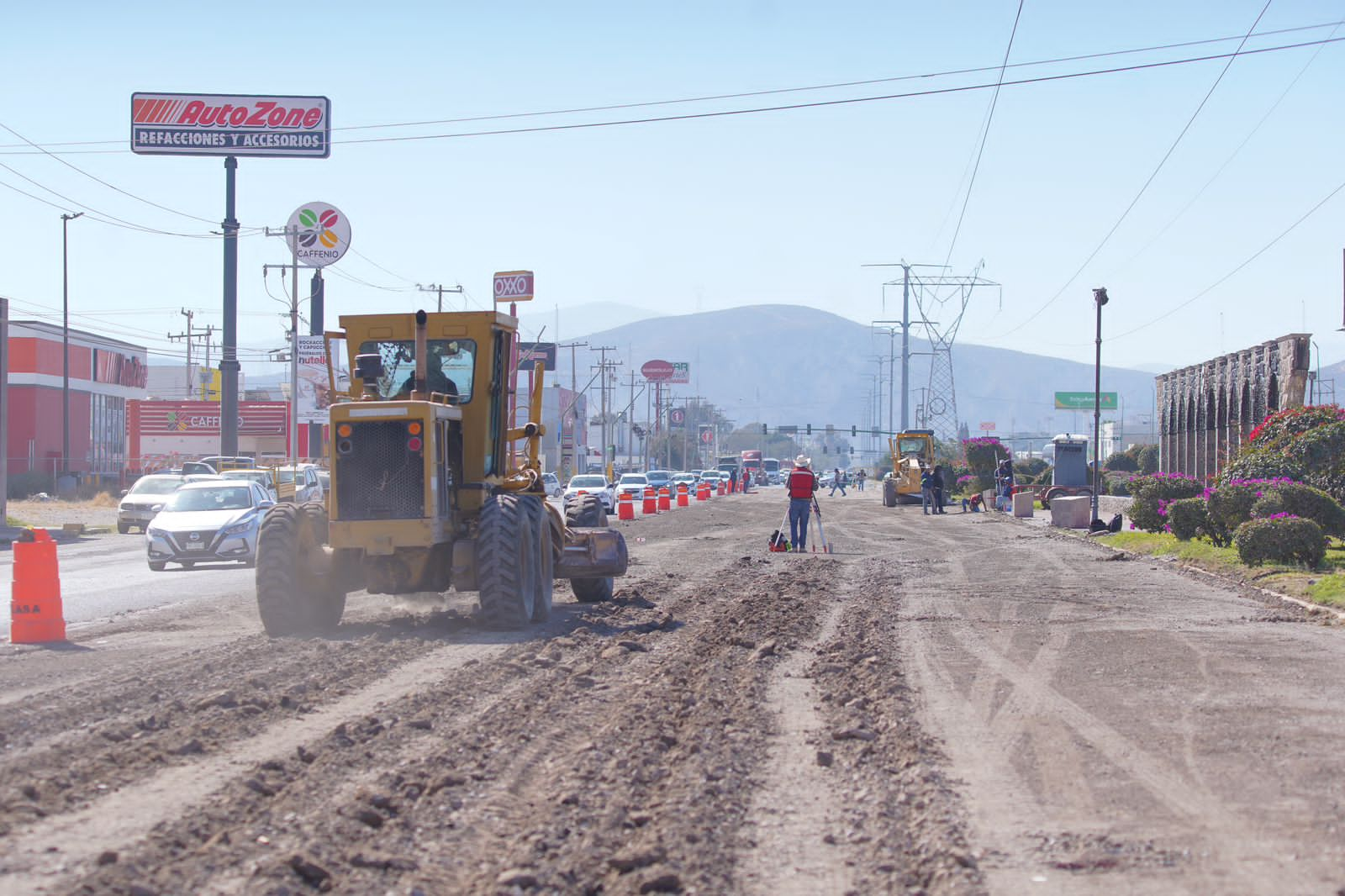 Originalmente, se deseaba ejecutar la obra en concreto hidráulico, lo que elevaba de 90 a 200 millones de pesos el monto a ejercer.
