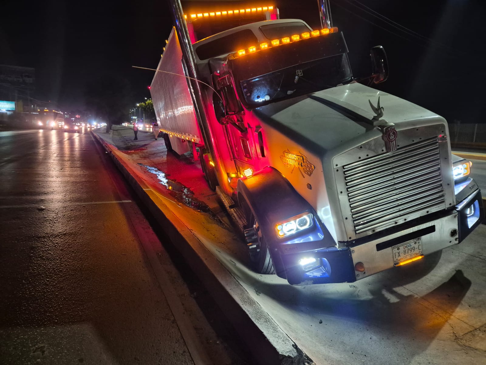 Accidente vial de tráiler en Torreón.