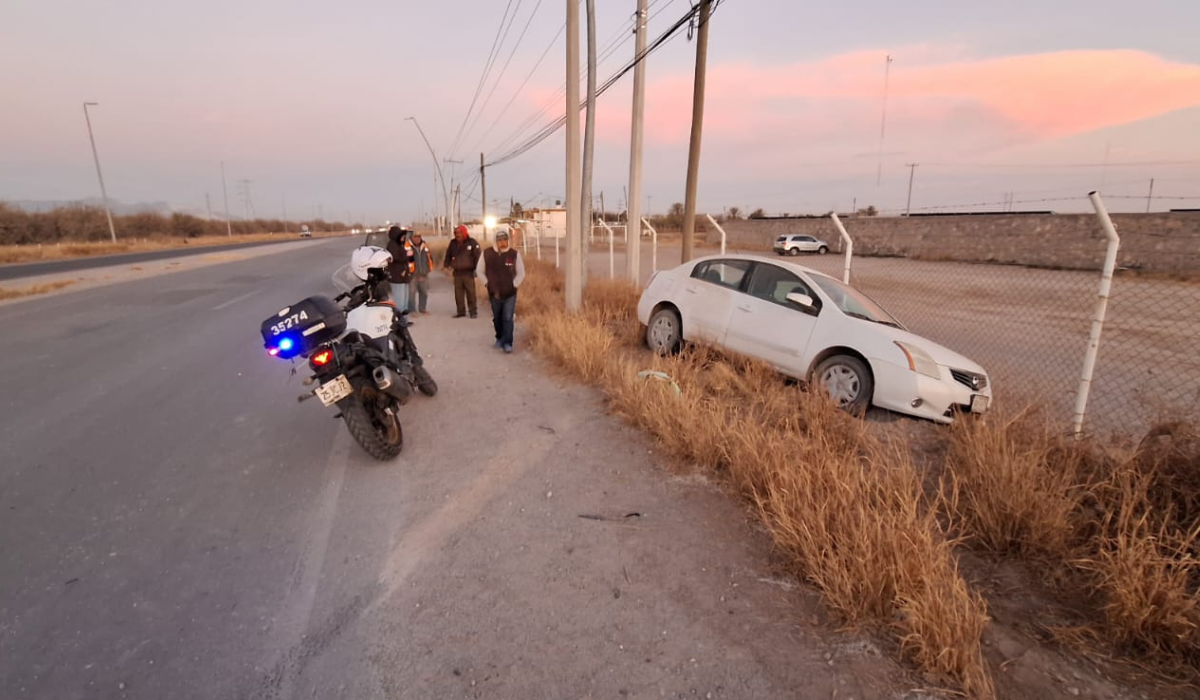 Accidente en carretera a Mieleras tras esquivar cajas en camino