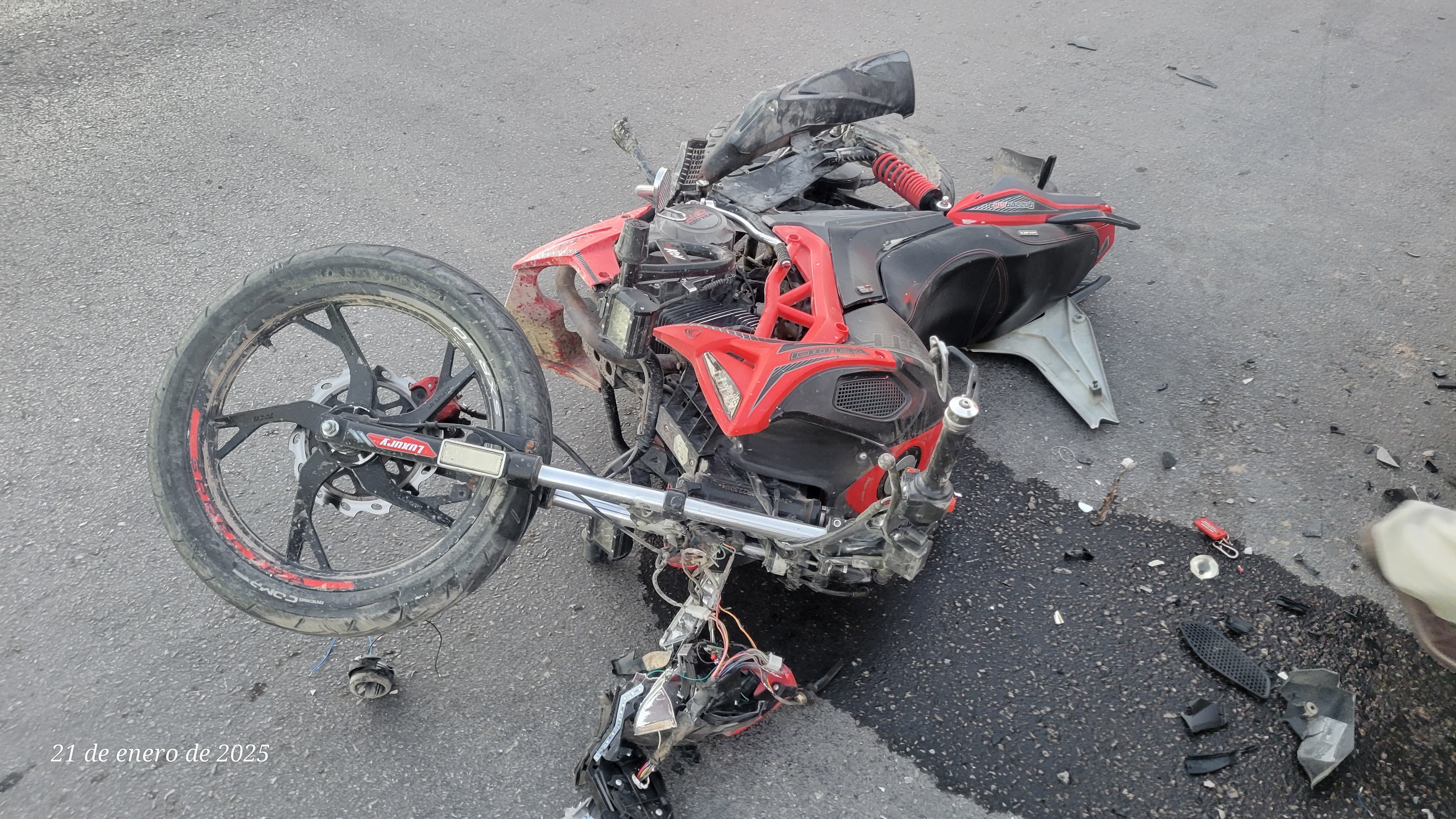 Se lesiona al derrapar en su motocicleta en Gómez Palacio, además causó daños a otro vehículo