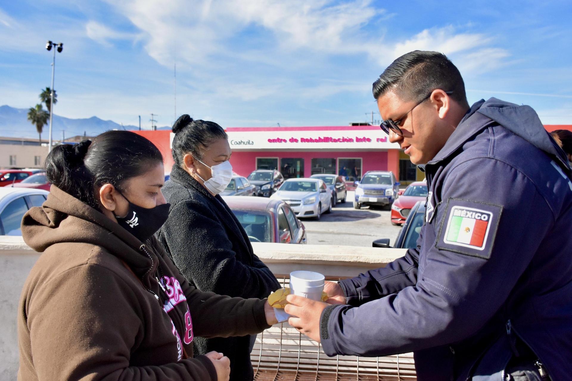 Autoridades en Monclova fortalecen proximidad social con acciones ante bajas temperaturas