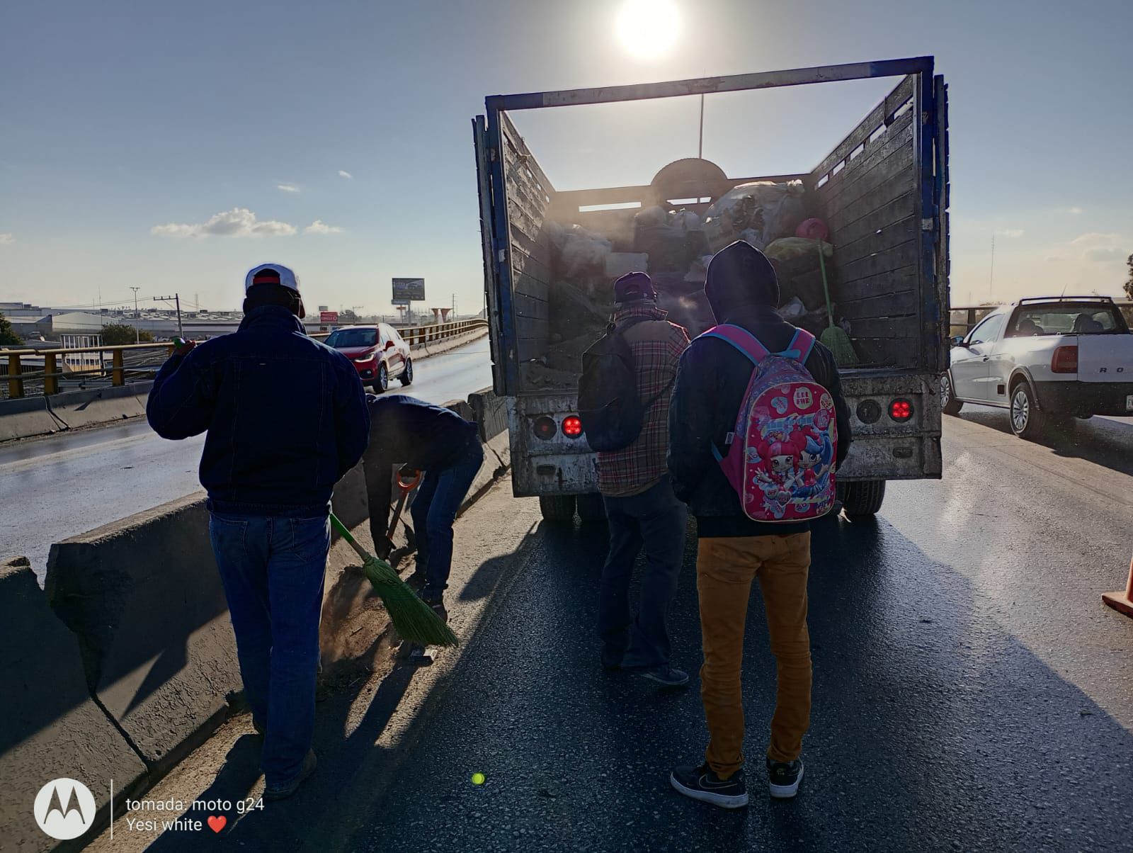 Limpian puentes ubicados sobre el bulevar Ejército Mexicano de Gómez Palacio