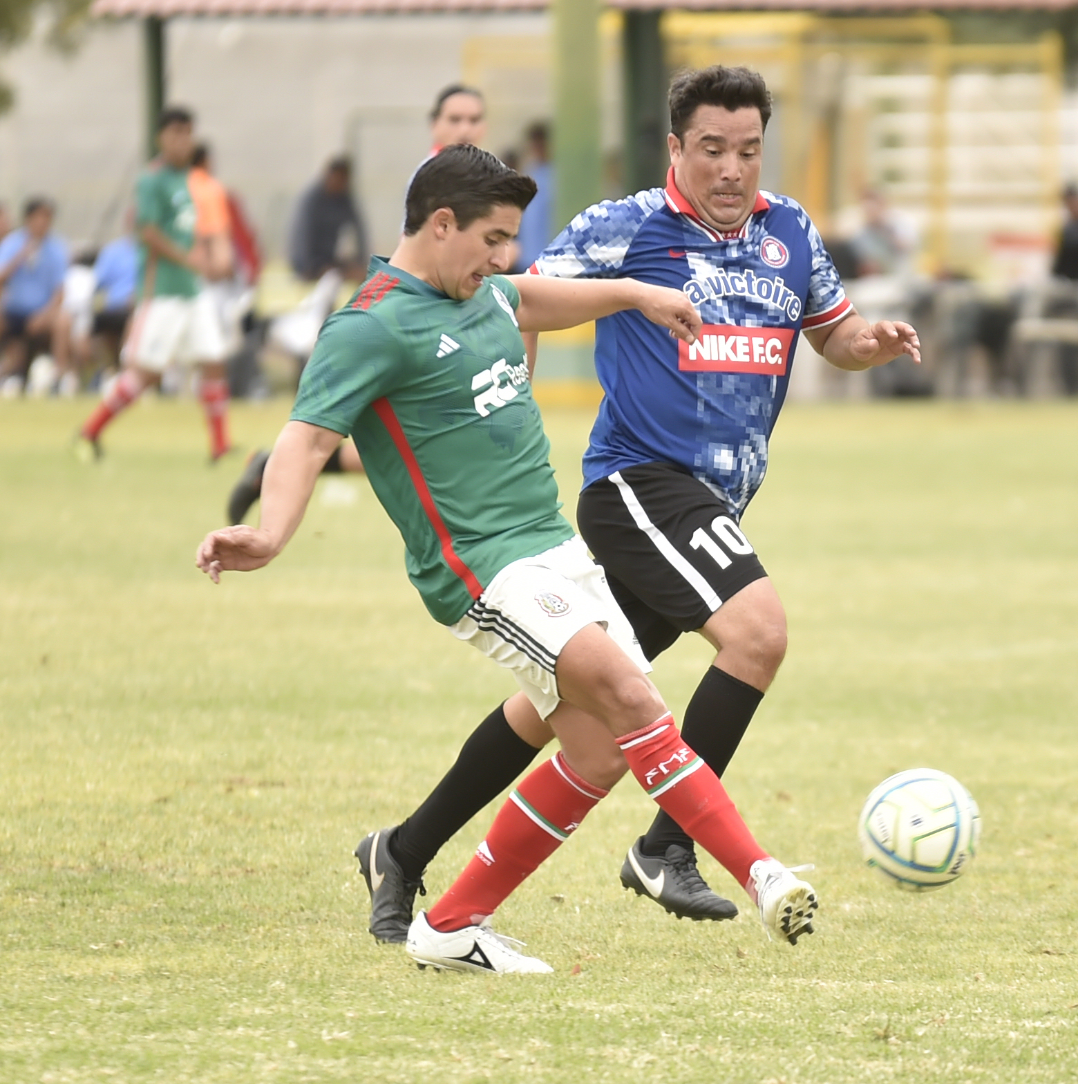 Los de San Isidro y el Francés de la Laguna, protagonizaron una lluvia de goles, al marcar 11 goles ambos equipos.
