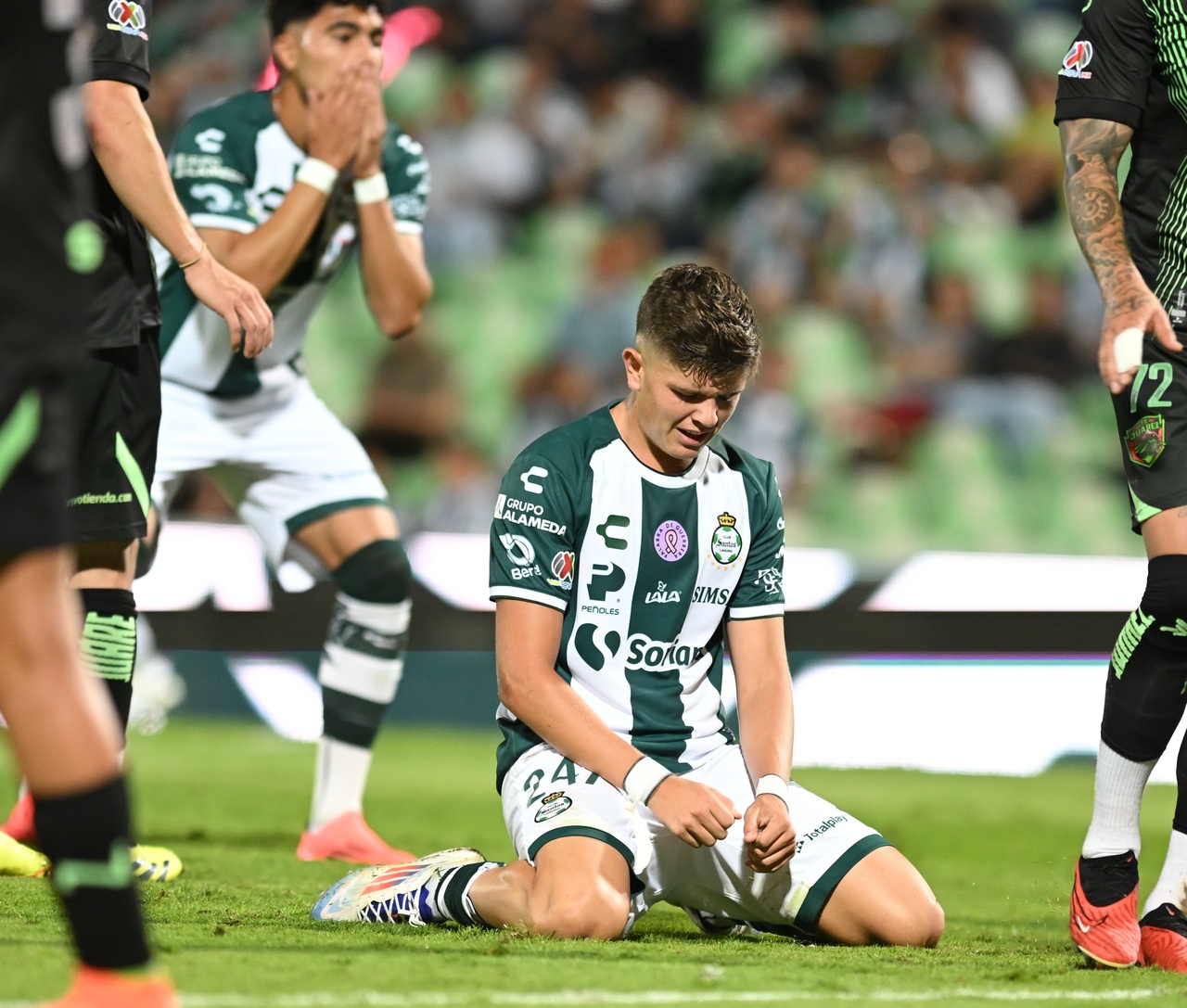 La escuadra lagunera no ha podido ganar en el Estadio Corona desde el pasado 22 de septiembre cuando derrotó al Toluca; desde ese entonces logró dos empates y dos caídas en tierras laguneras.