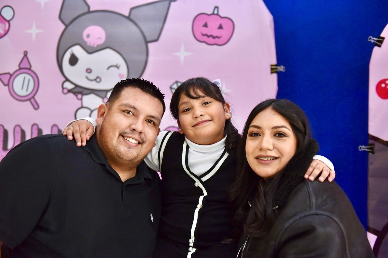 Ximena Alexandra García Vitela junto a sus papas Martín García y Mariana Vitela.